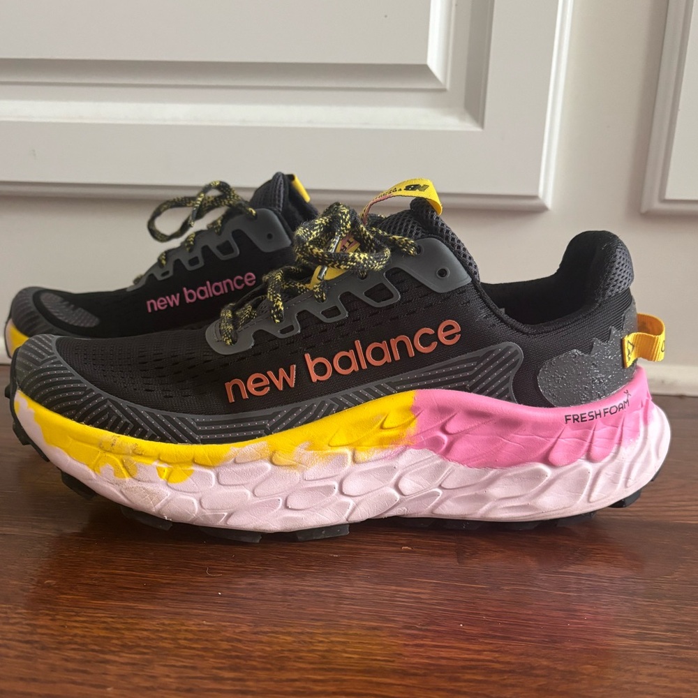 New Balance Fresh Foam More v3 Trail Runners Women size 9